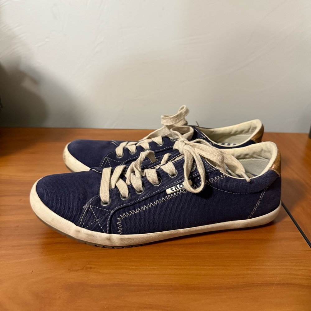 Taos Footwear Women's Starburst Sneaker Canvas Shoe Navy Blue White Lace Up 8‎